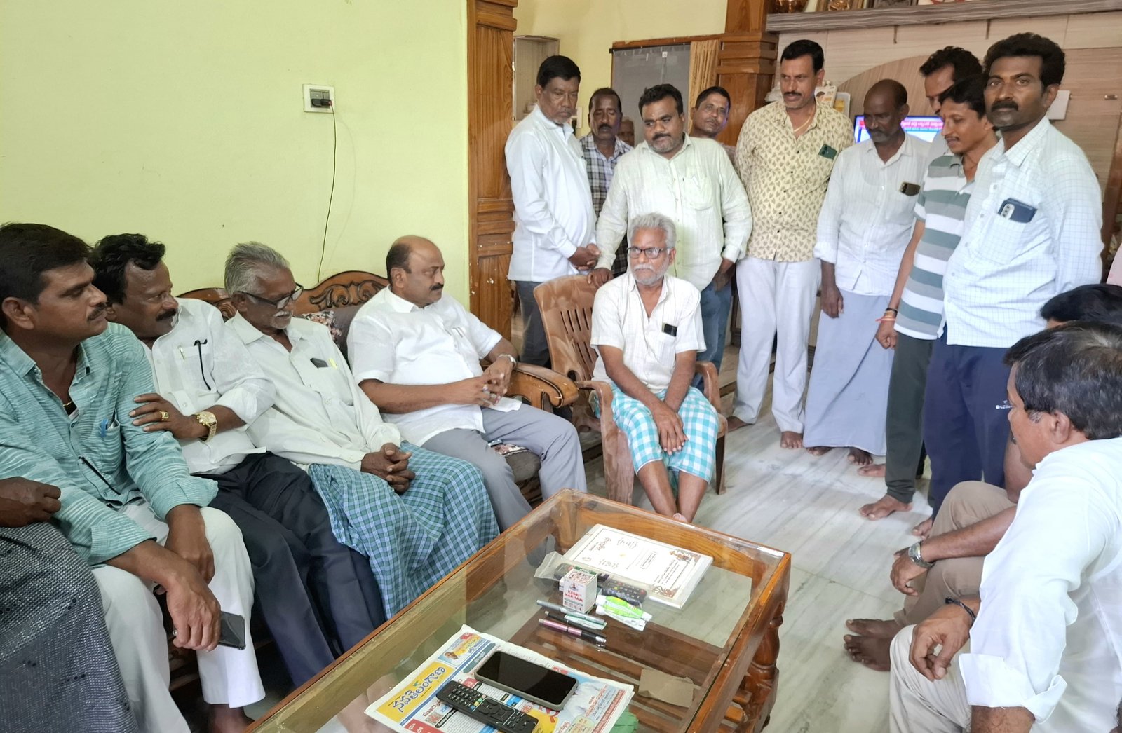 కార్యకర్తల కుటుంబాలకు అండగా ఉంటా..చల్లా ధర్మారెడ్డి,మాజీ ఎమ్మెల్యే..